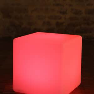 Cube lumineux de différentes couleurs pour tous types de soirées